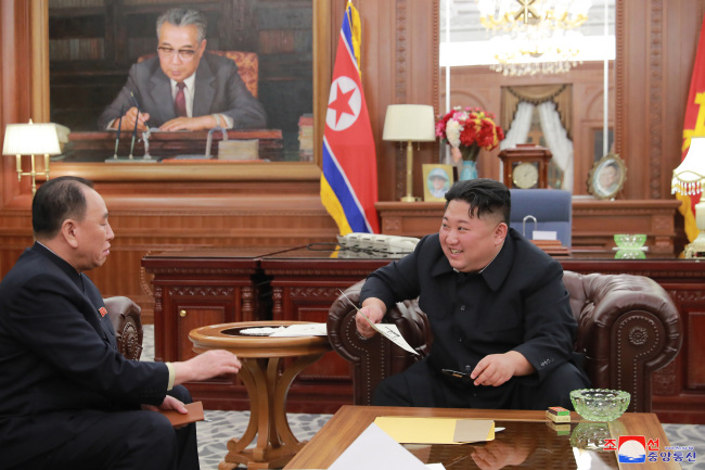This photo shows Kim Yong-chol (Left) briefing North Korean leader Kim Jong-un on the results of his visit to Washington on January 24, 2019. (KCNA)