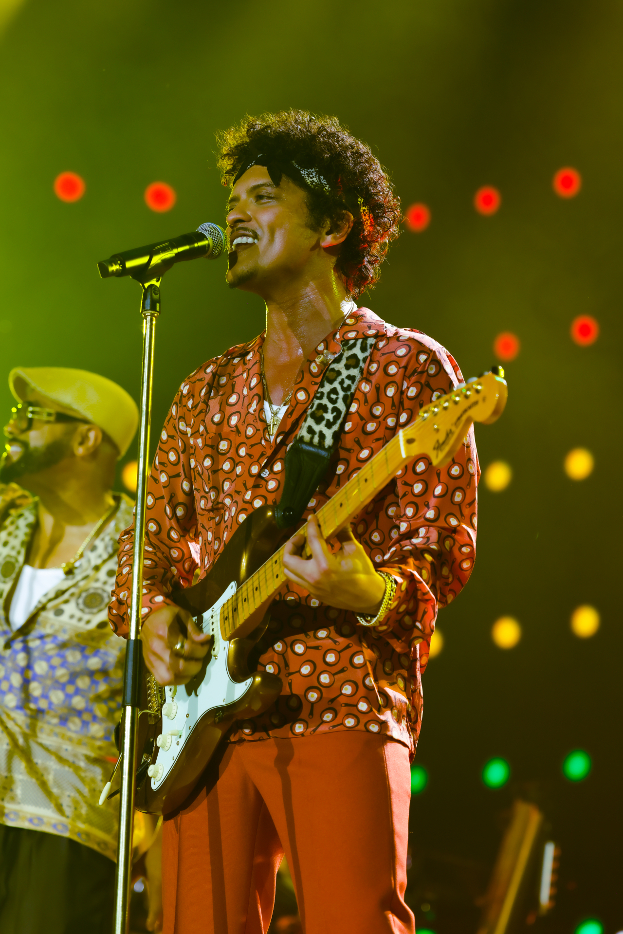 US singer-songwriter Bruno Mars performs during the ″Hyundai Card Super Concert 27 Bruno Mars″ concert held on Saturday and Sunday at the Jamsil Olympic Main Stadium, southern Seoul. (Hyundai Card)