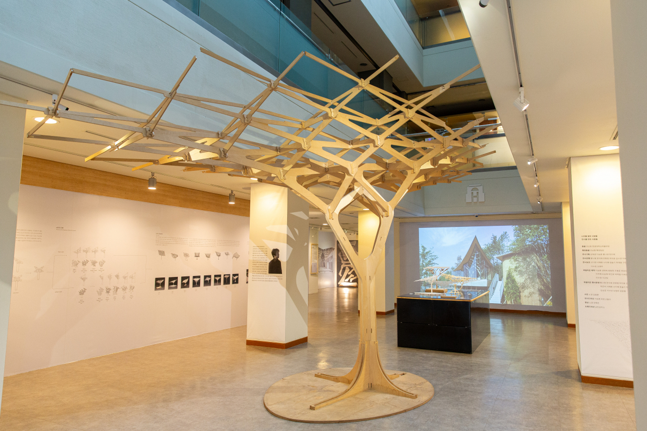 An exhibition on the work of architect Kim Jae-kyung introduces his exploration of East Asian timber architecture, at Hanyang University Museum in Seoul. (Hanyang University Museum)