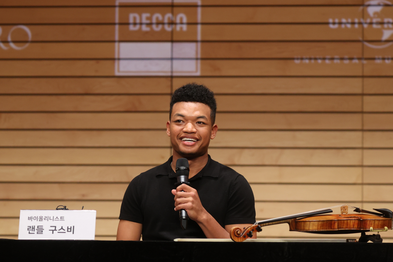American violinist Randall Goosby speaks during a press conference at the Leeum Museum of Arts, run by the Samsung Foundation of Culture, Monday. (Yonhap)
