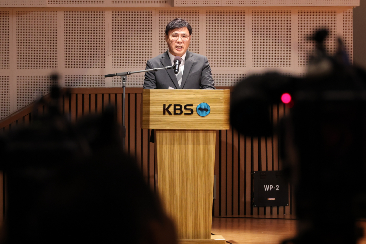 Kim Eui-cheol, CEO of public broadcaster KBS, speaks during a press conference at KBS Hall in Seoul, June 8. (Yonhap)