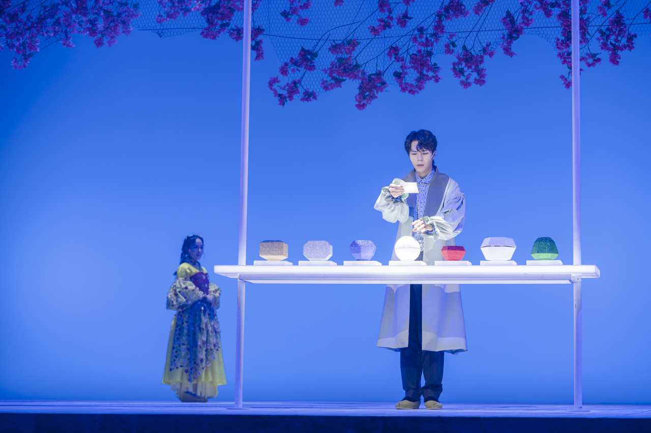 Pansori singer Kim Su-in performs as Bassanio while Min Eun-kyung (left) portrays Portia in 