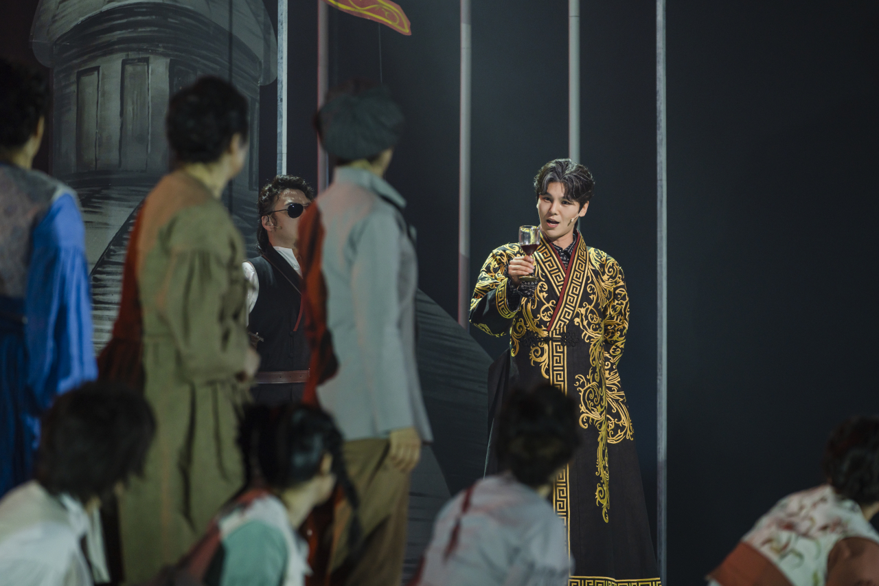 Pansori singer Kim Jun-su performs Shylock in 