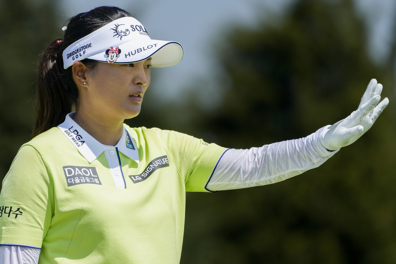 In this Associated Press file photo from June 1, Ko Jin-young of South Korea prepares to hit an approach shot from the 10th fairway during the first round of the Mizuho Americas Open on the LPGA Tour at Liberty National Golf Club in Jersey City, New Jersey. (Yonhap)