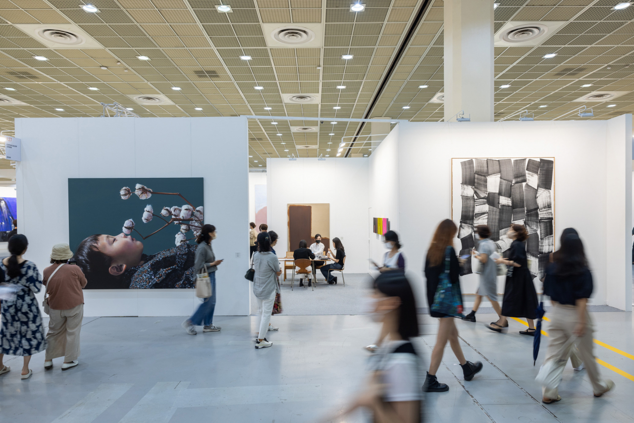 An installation view of Kiaf Seoul 2022 at Coex in Seoul (Kiaf Seoul)