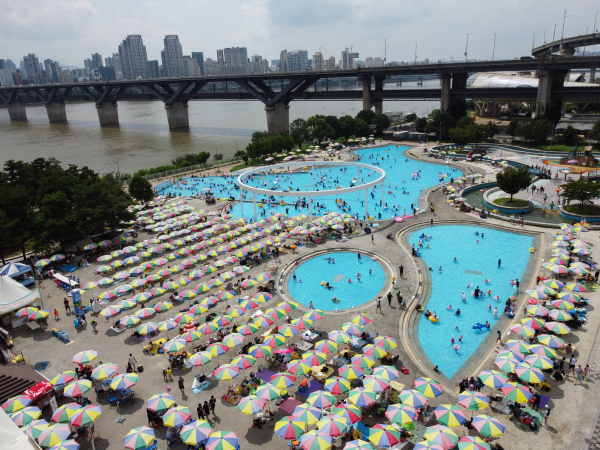 Ttukseom Han River swimming pool (Seoul Metropolitan Government)