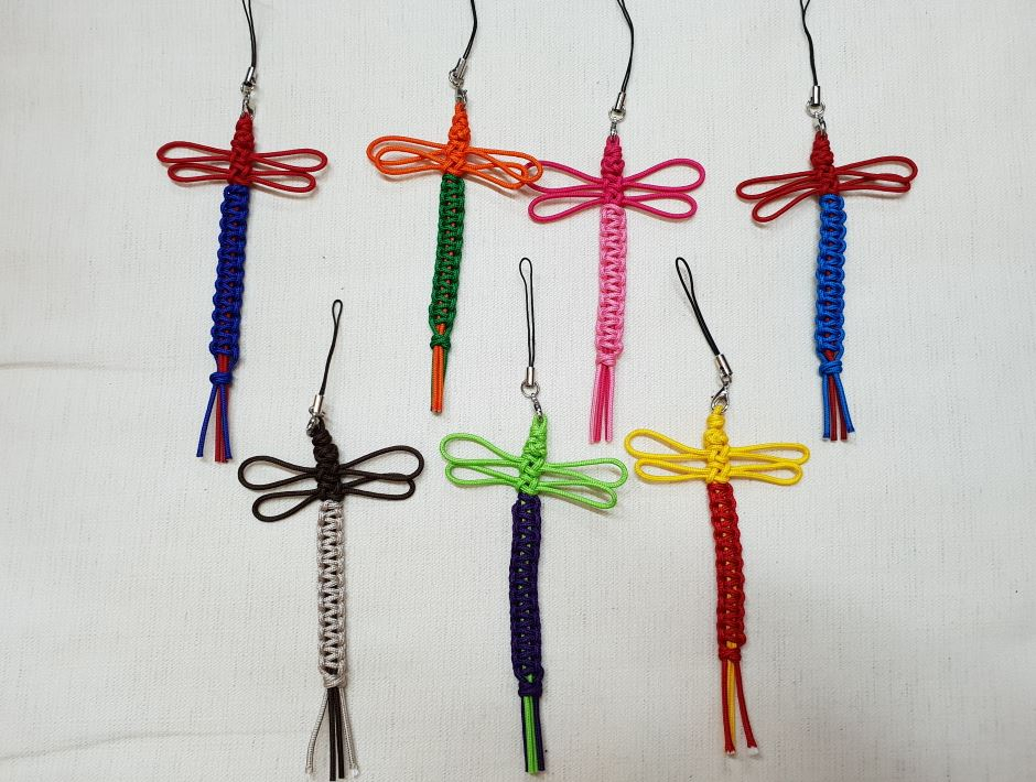 Sample bracelets made during a class (Donglim Knot Workshop)