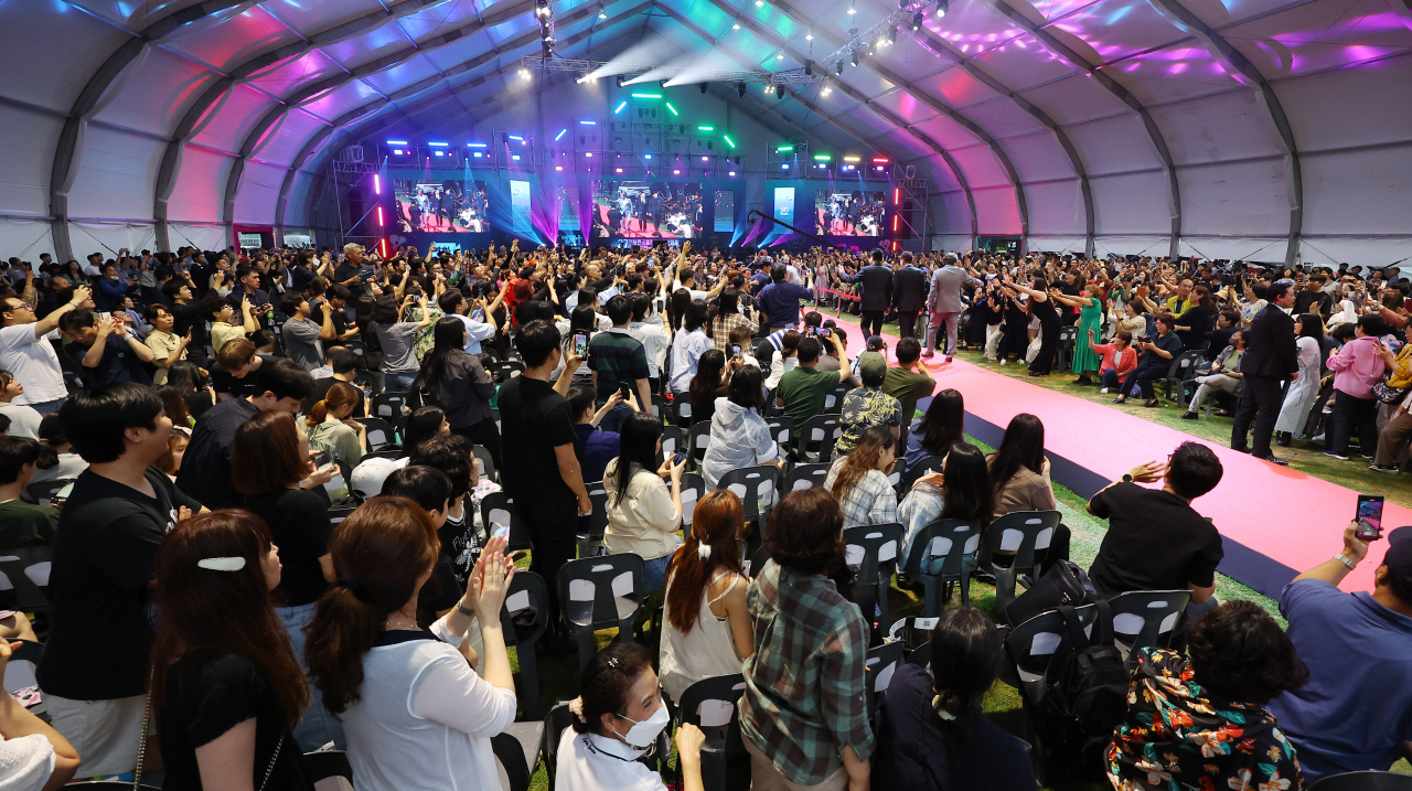 Citizens participate the opening ceremony of the 27th BIFAN held in front of Bucheon city hall on Thursday. (Yonhap)