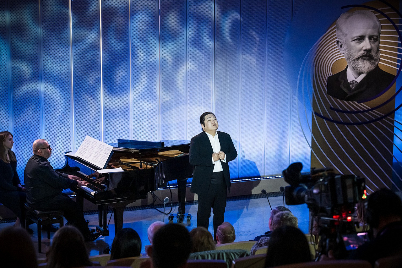 South Korean tenor Son Ji-hoon, who received the first prize in the category of voice at the International Tchaikovsky Competition, sings during the second round of the competition on Sunday. (International Tchaikovsky Competition)