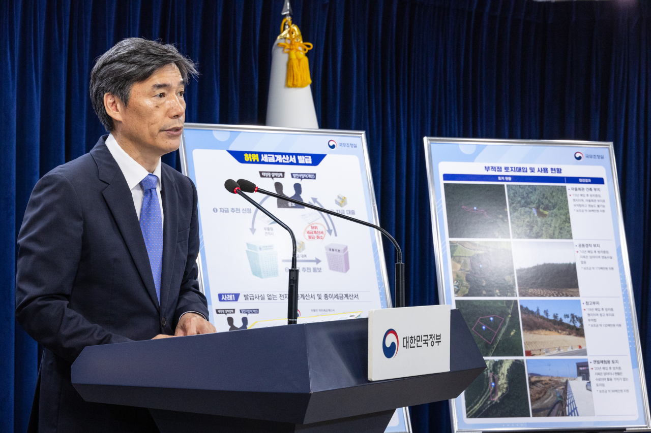 Park Ku-yeon, the first deputy chief of the Office for Government Policy Coordination, speaks during a press briefing on Monday. (Yonhap)