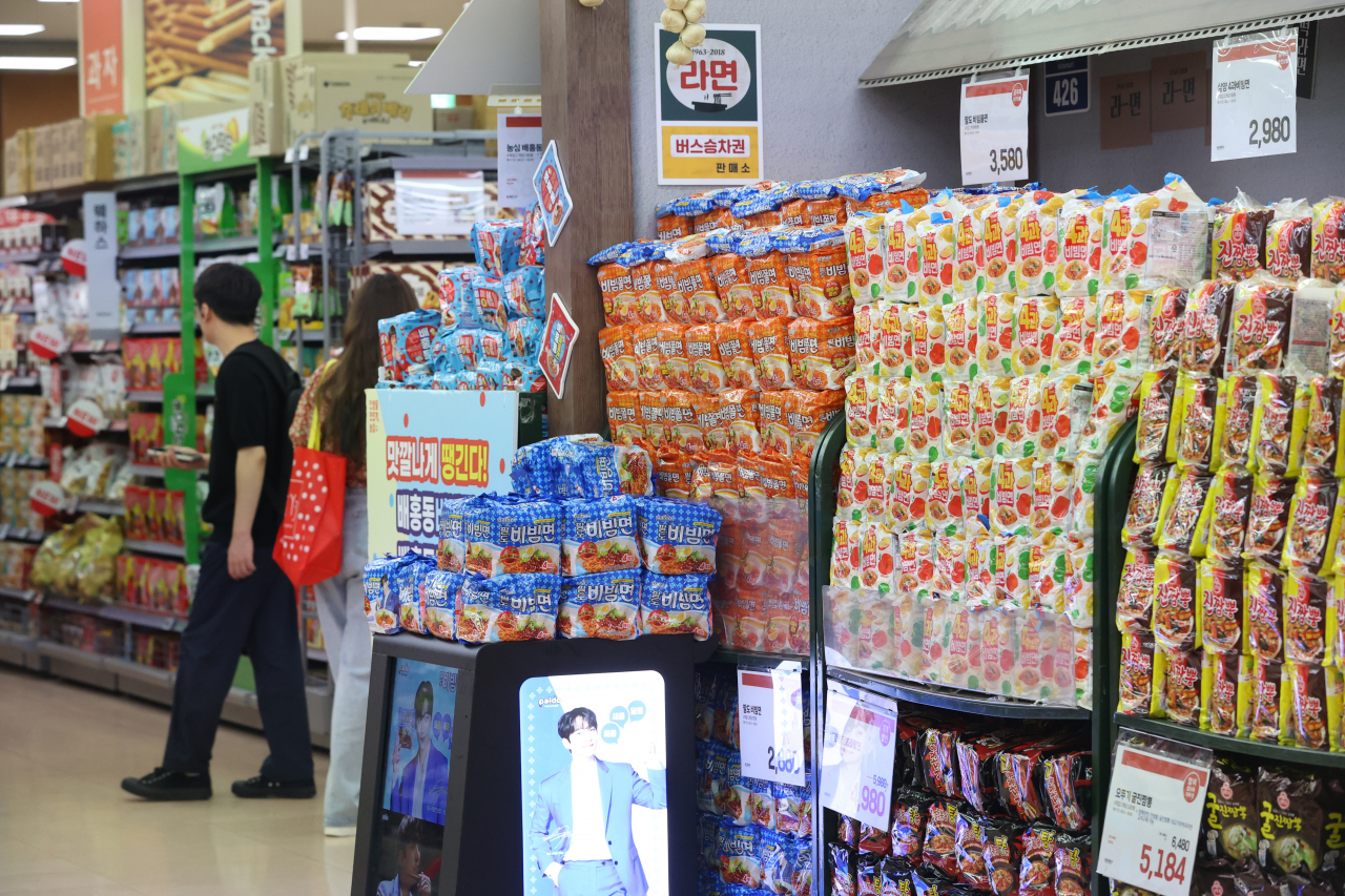 Packs of ramen are put up for sale at a large discount store on Wednesday. (Yonhap)