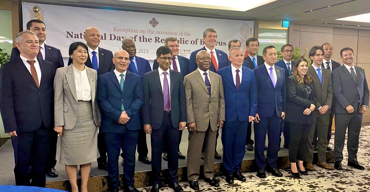 Members of the diplomatic corps pose for a group photo commemorating Belarus National Day at Lotte Hotel, in Seoul, June 28. (Sanjay Kumar/The Korea Herald)