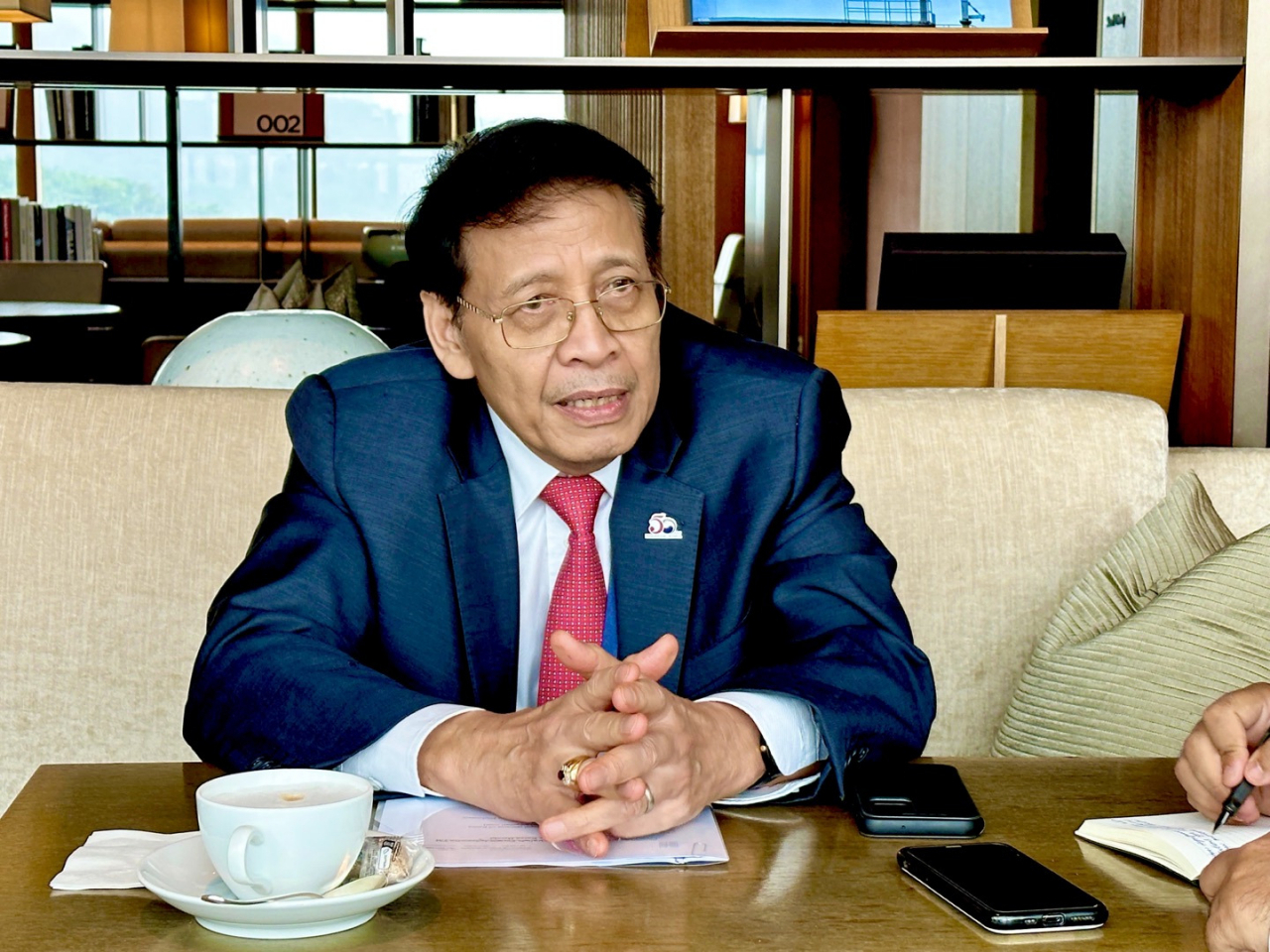 Indonesia’s former foreign minister Hassan Wirajuda speaks in an interview with The Korea Herald at Shilla Seoul on Monday. (Indonesian Embassy in Seoul)