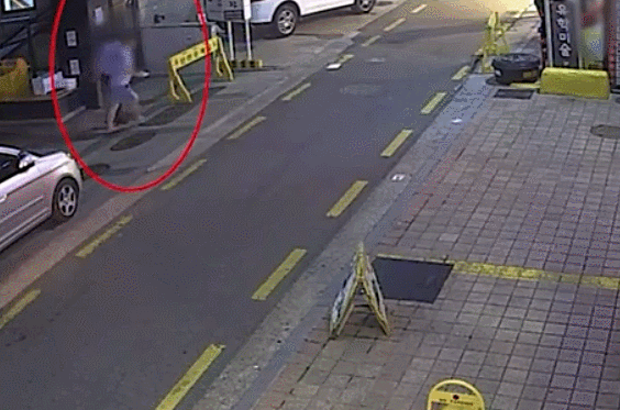 Surveillance camera footage shows the suspect leading victims to a secluded spot. (Gangnam Police Station)