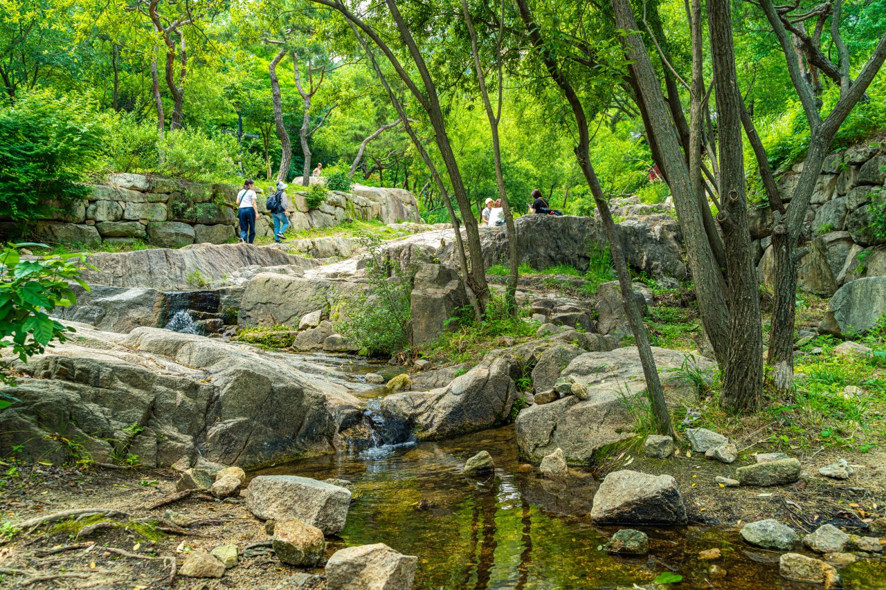 Visitors walk through the Suseong-dong Valley located in Jongno, central Seoul. (KTO)