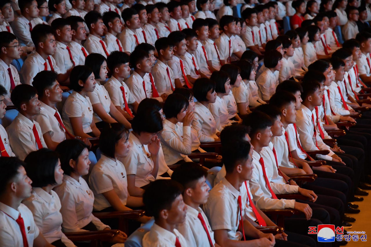 North Korean youths gather at the Central Youth Hall in Pyongyang on Wednesday, to remember and praise North Korea's founder, Kim Il-sung, before the North marks the 29th anniversary of the former leader's death on Saturday. (Yonhap)