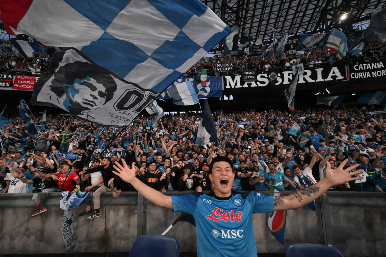 Napoli's Kim Min-jae celebrates the team's third-ever league title with fans after defeating Fiorentina in Naples, Italy, May 7. (EPA-Yonhap)