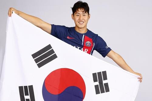 This photo from Sunday shows the French football club's new South Korean midfielder Lee Kang-in. (Paris Saint-Germain's website)