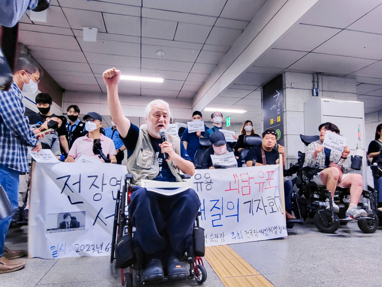 Park Kyoung-seok, co-leader of the Solidarity Against Disability Discrimination advocacy group, speaks during a press conference at City Hall Station on Line No. 1 on June 13. (Yonhap)