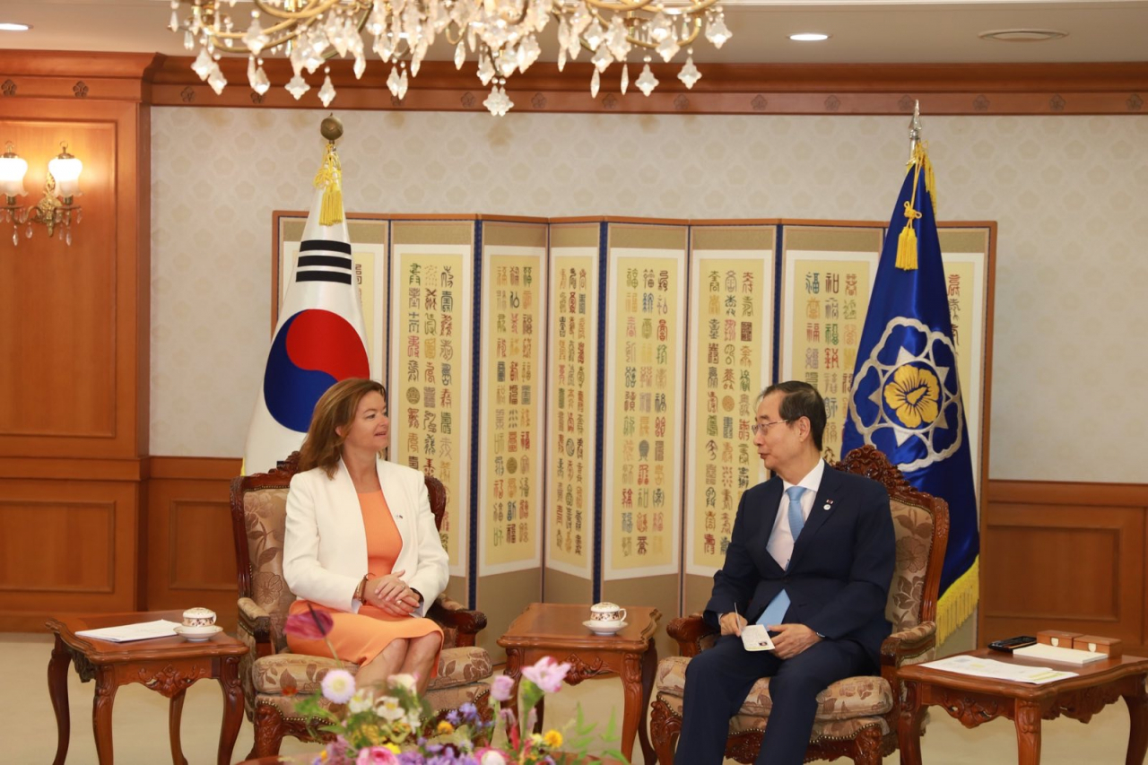 Slovenian Deputy Prime Minister Tanja Fajon(left) interacts with South Korean Prime Minister Han Duck-soo at the government complex in Seoul on June 30, 2023, (Ministry of Foreign and European Affairs, Slovenia)