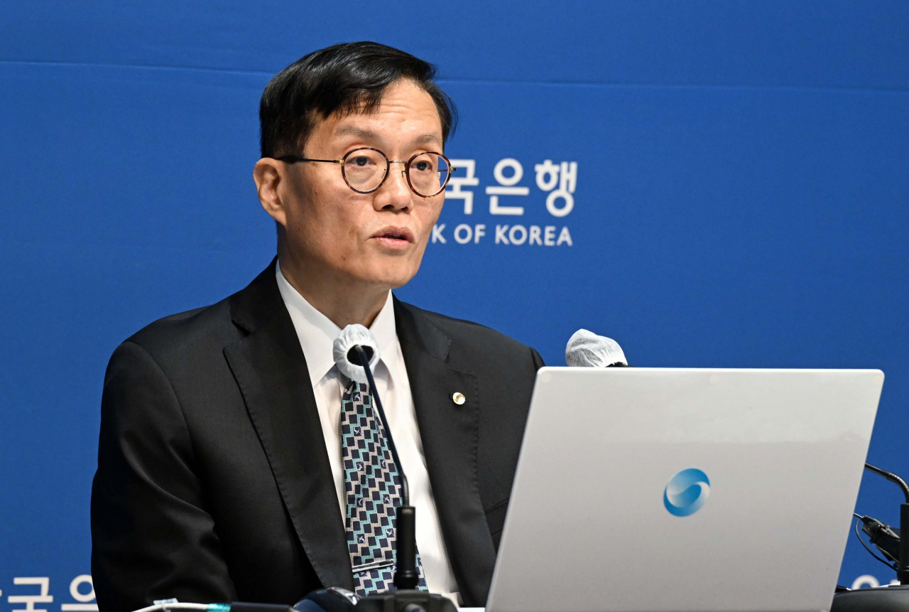 BOK Gov. Rhee Chang-yong delivers the base rate decision made by the Monetary Policy Committee during a press conference held at the bank's headquarters in central Seoul, Thursday. (Yonhap)