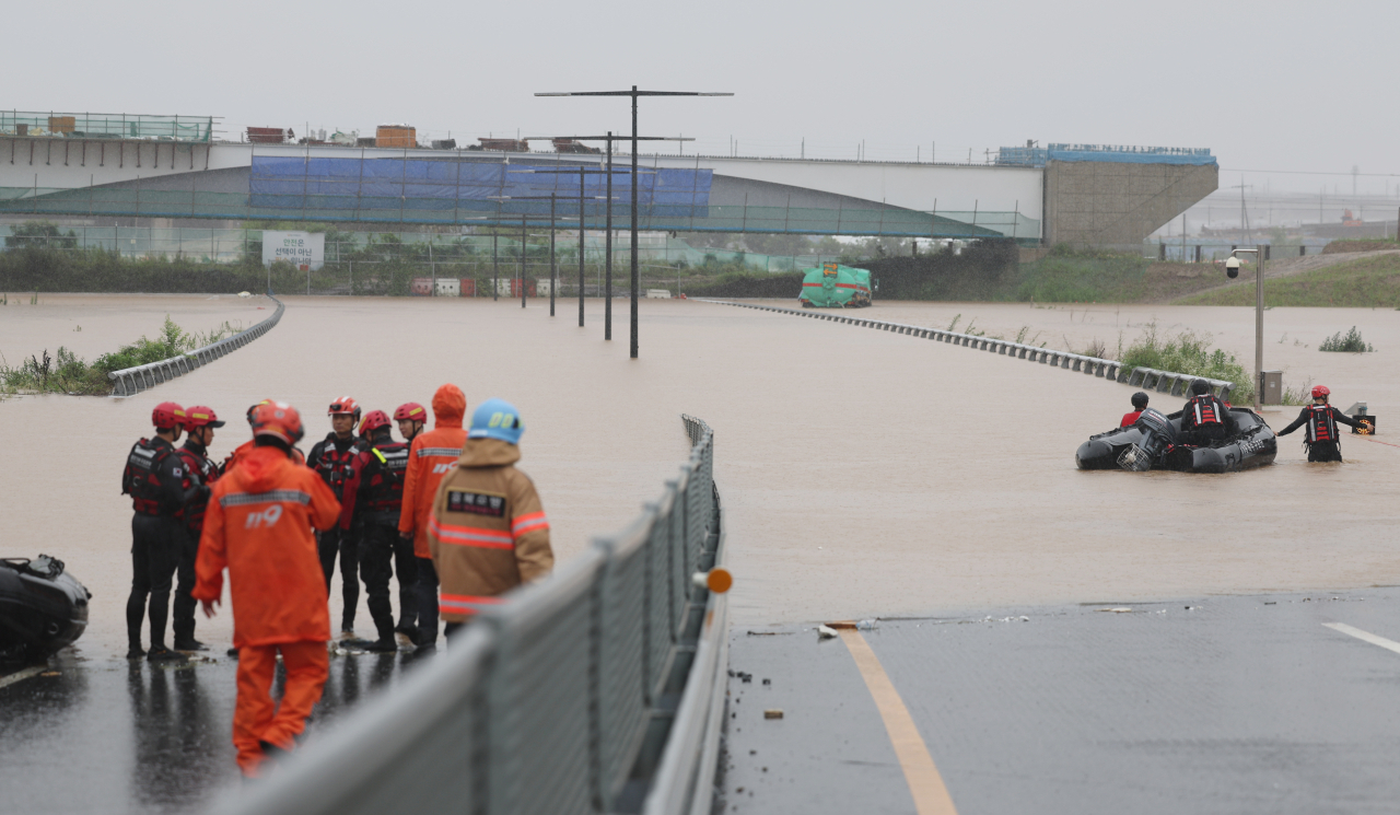 The submerged scene of Gungpyeong 2 Underpass in Cheongju, North Chungcheong Province on Saturday. (Yonhap)