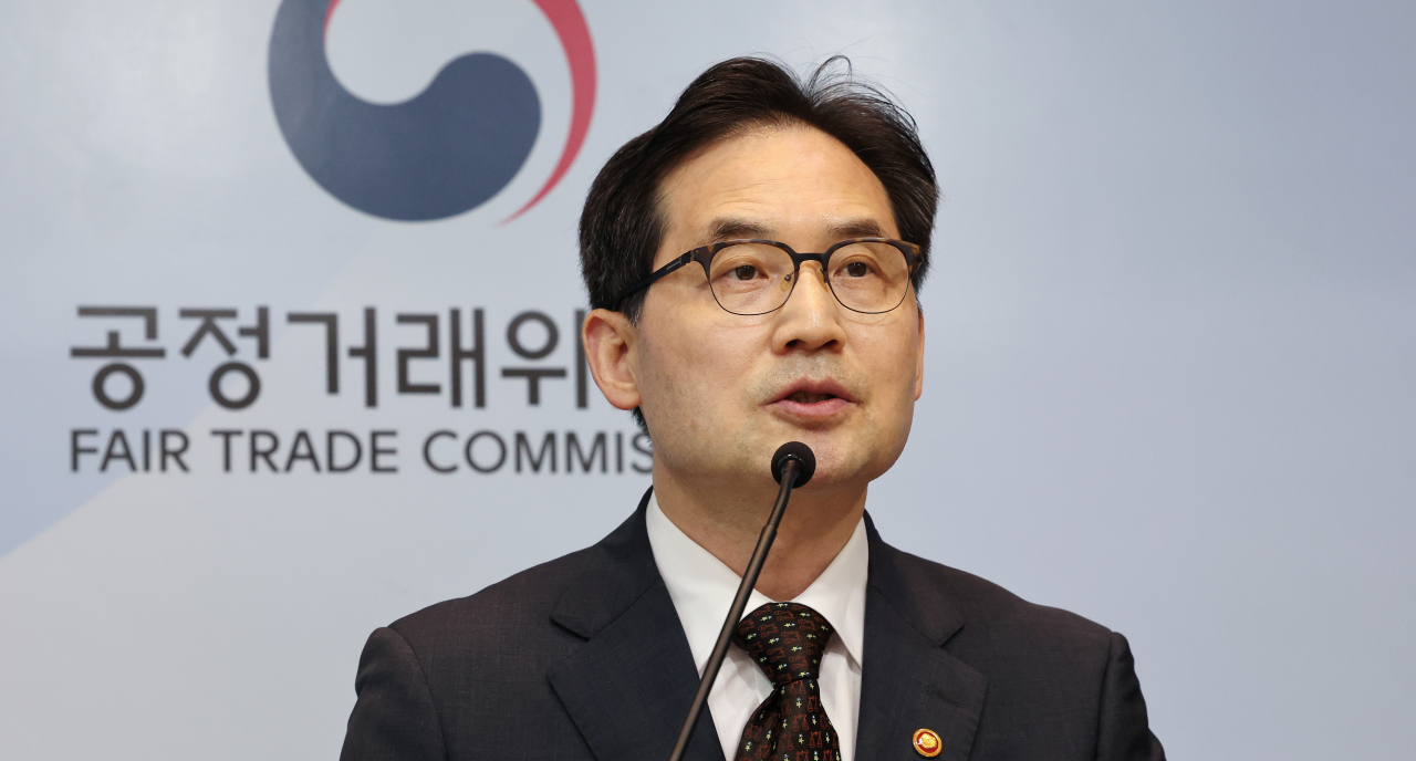 Korea Fair Trade Commissioner Han Ki-jeong speaks during a briefing held at the Government Sejong Complex in Sejong, Thursday. (Yonhap)
