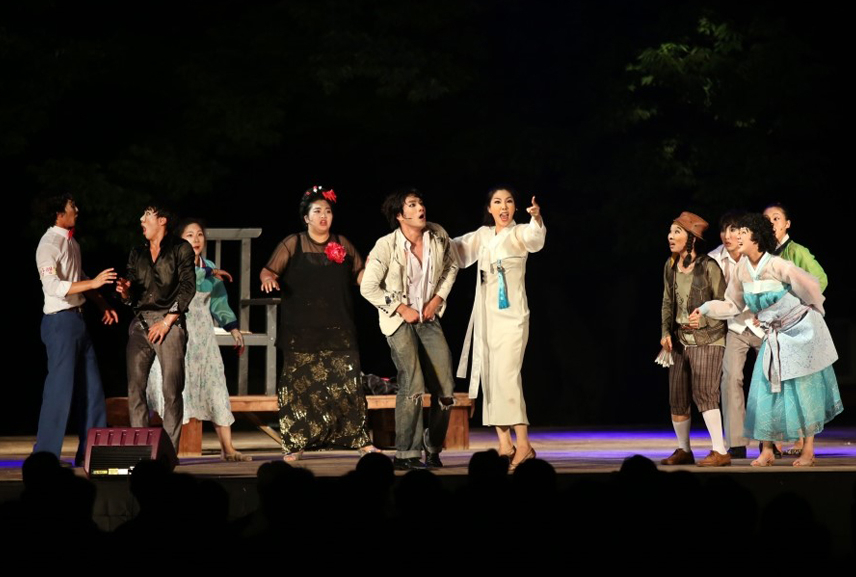 Actors perform at the Miryang Summer Performing Arts Festival in this undated photo. (Miryang Summer Performing Arts Festival)