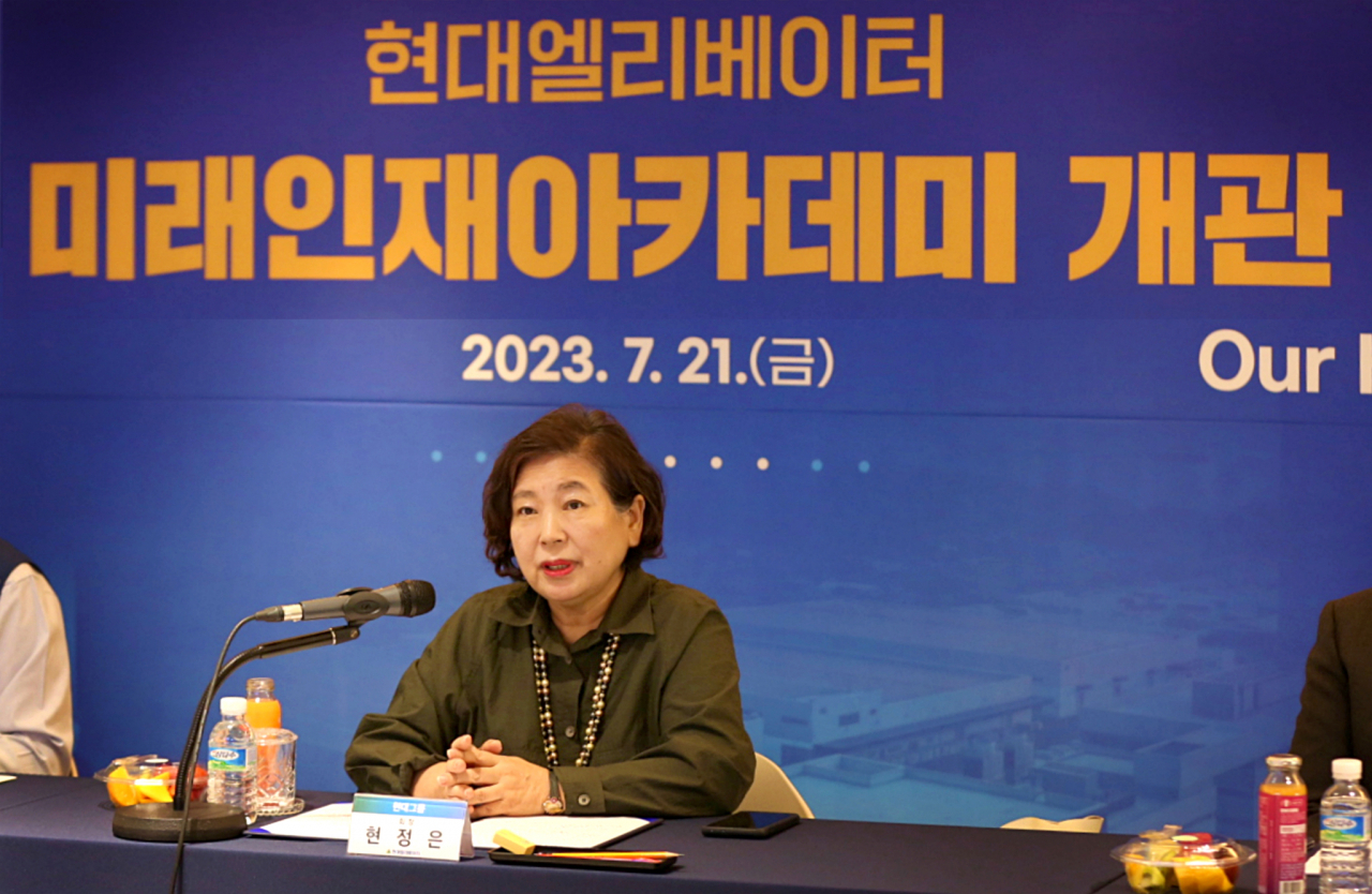 Hyundai Group Chairman Hyun Jeong-eun speaks in a town hall meeting at Hyundai Elevator's smart campus in Chungju, North Chungcheong Province, on Friday. (Hyundai Elevator)