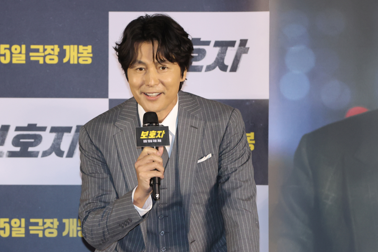 Director Jung Woo-sung speaks during a press conference for “A Man of Reason” held at CGV Yongsan in Seoul on Monday. (Yonhap)