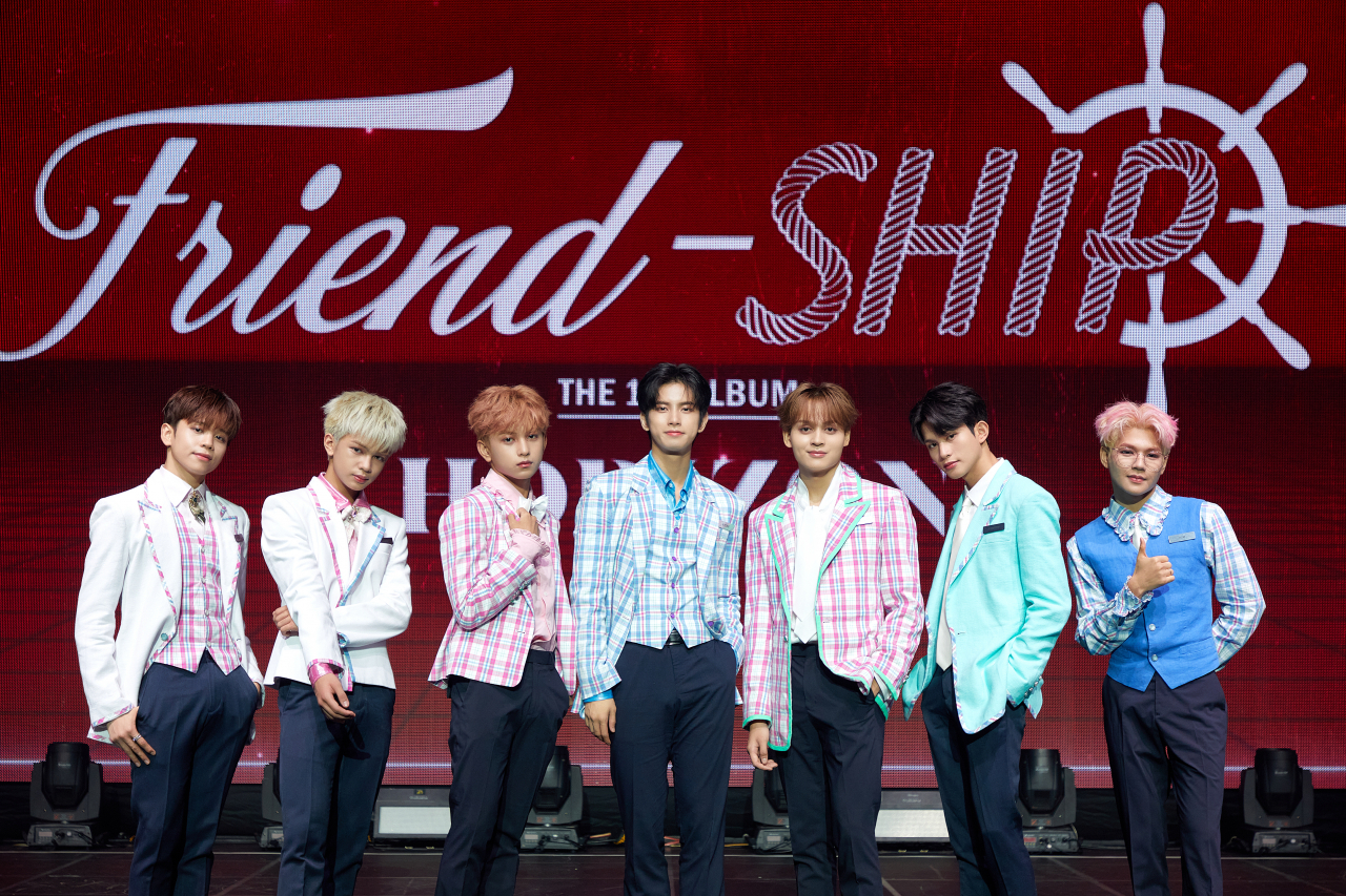 All-Filipino K-pop boy band HORI7ON poses for a picture during its debut media showcase held at the Olympic Hall in Songpa-gu, Seoul, on Monday. (MLD Entertainment)