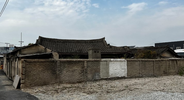 Photo of an abandoned house in Jeonju before renovation (Nomal Corp.)