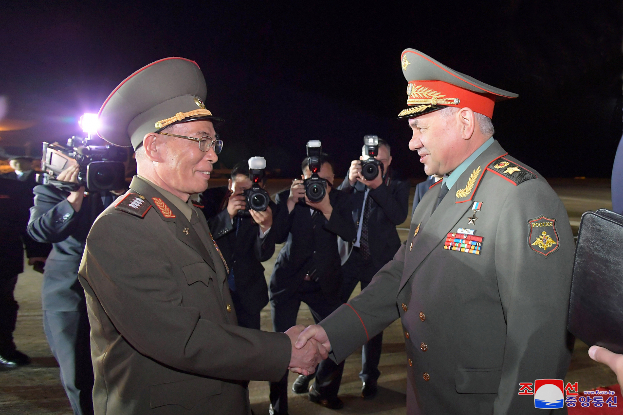 This photo on Wednesday, shows a Russian delegation led by Defense Minister Sergei Shoigu (right) that arrived in Pyongyang the previous day to attend the North's commemorations of the 70th anniversary of the Korean War armistice, celebrated as Victory Day in the North. (Yonhap)