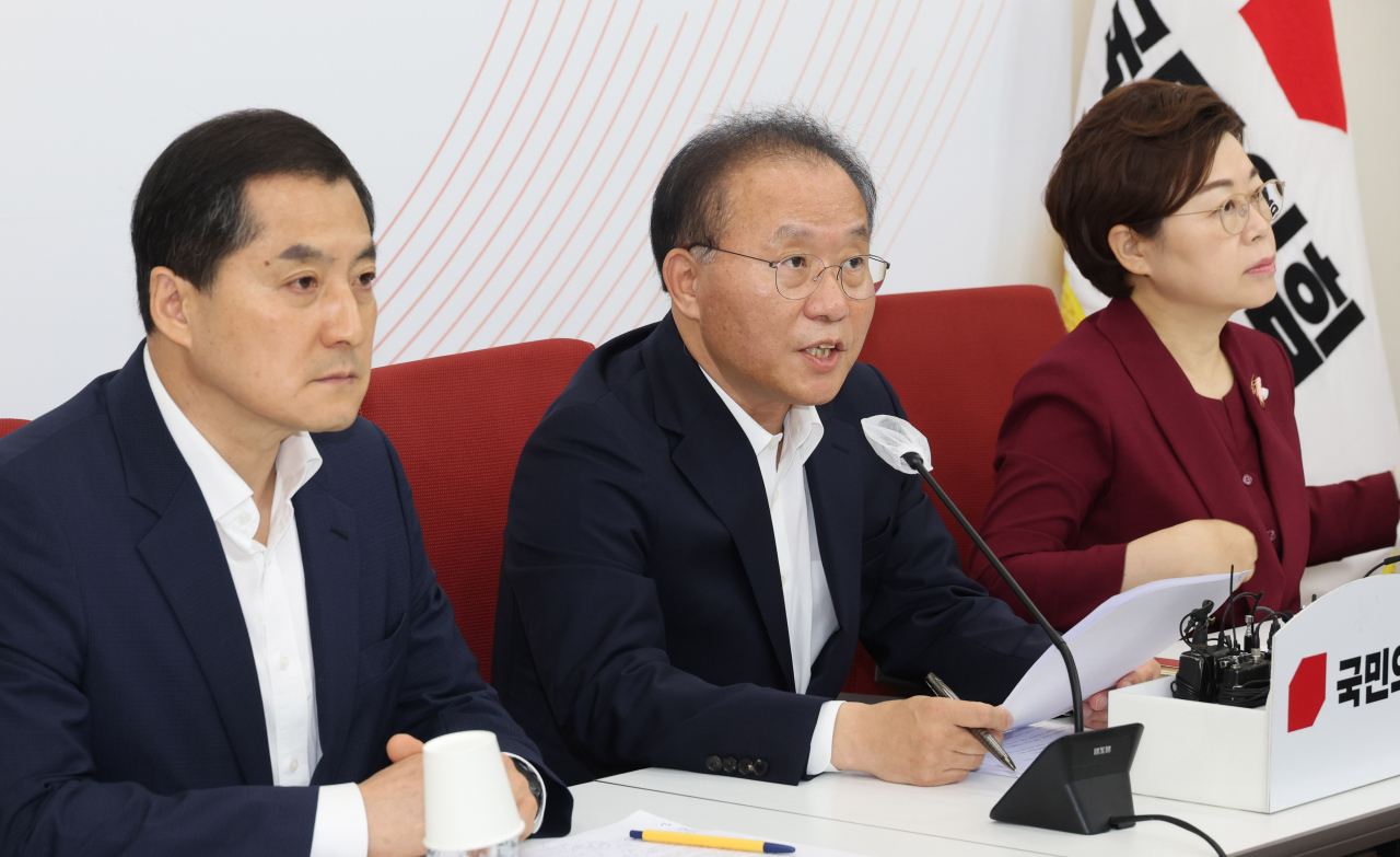 The ruling People Power Party holds an emergency pres conference on Wednesday, on cases of shoddy construction of underground parking lots at apartment complexes. (Yonhap)