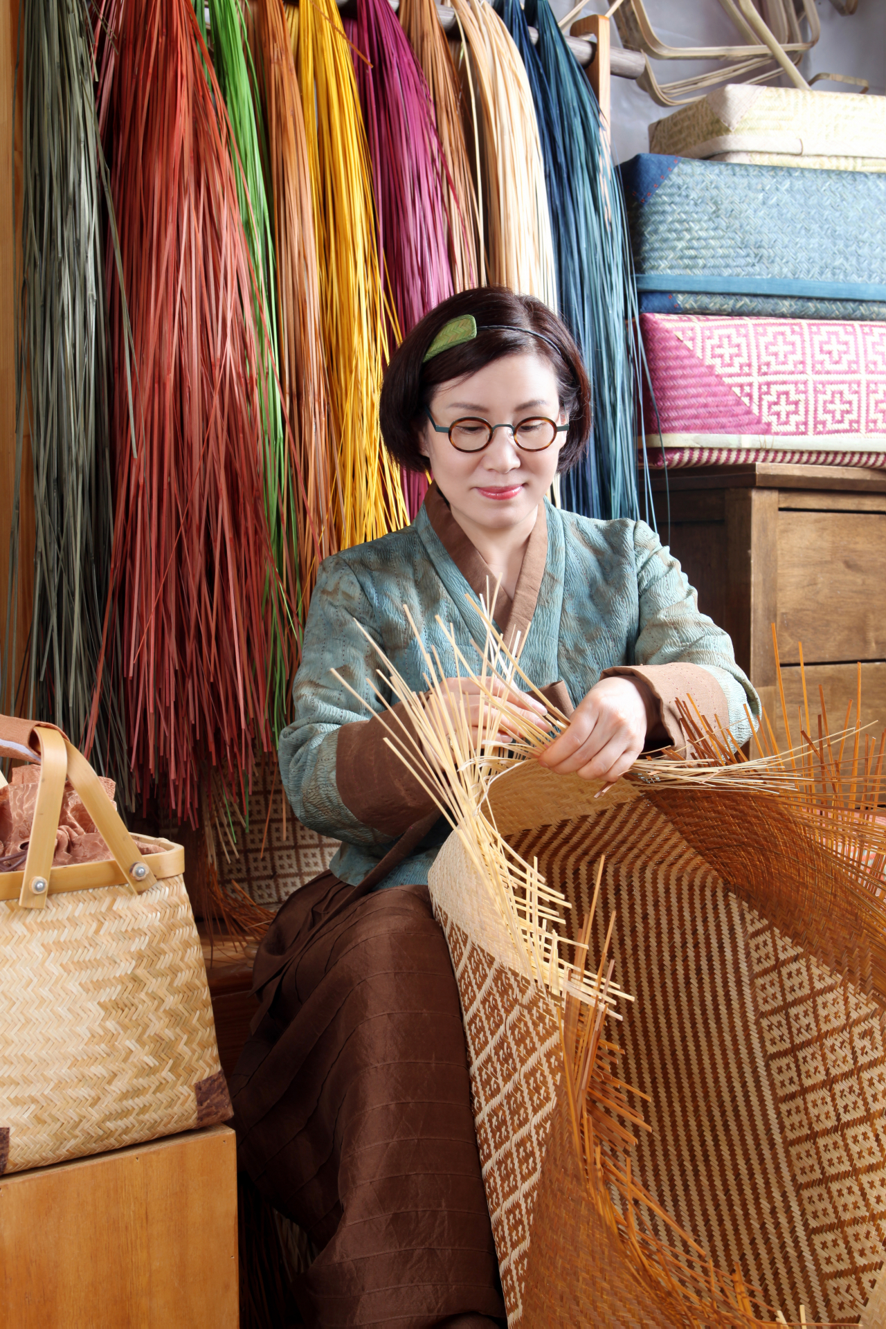 Seo Sin-jeong, a master of bamboo case weaving called 
