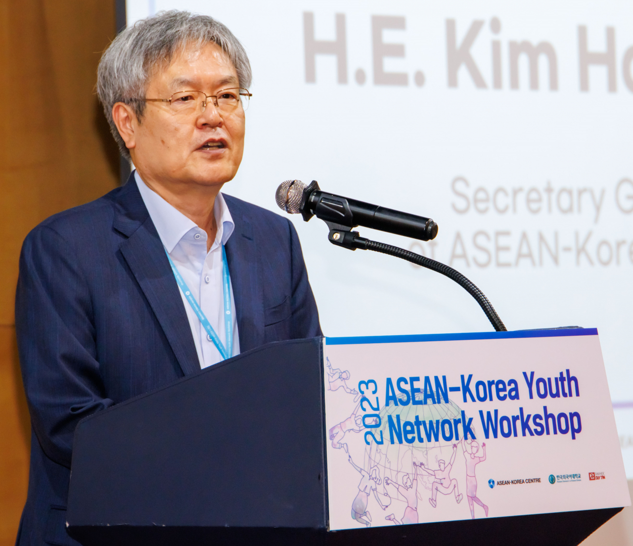 Secretary General Kim Hae-yong of the ASEAN-Korea Center delivers his opening remarks during the 2023 ASEAN-Korea Youth Network Workshop. ASEAN-Korea Center