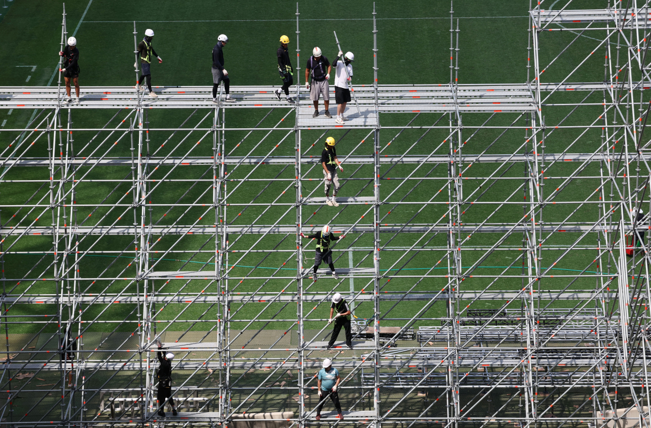 The stage for the 25th World Scout Jamboree’s K-pop concert is being set up at Seoul World Cup Stadium in Sangam-dong, Mapo-gu, Seoul, Tuesday. (Yonhap)