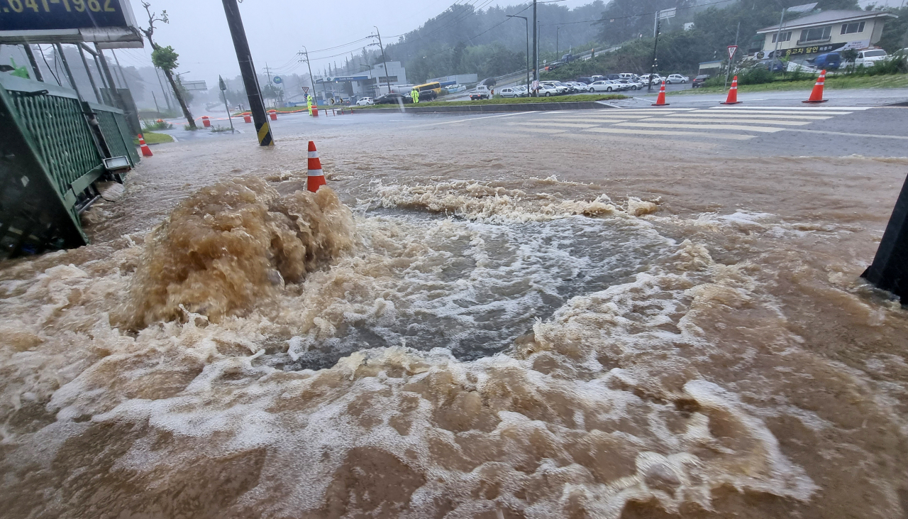 A road in Gangneung, Gangwon Province is flooded with heavy rain brought by Typhoon Khanun, Thursday morning. (Yonhap)