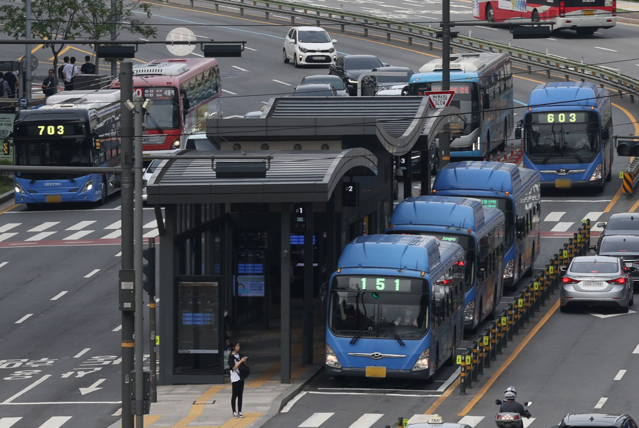 Seoul city bus fares will rise by 300 won, from 1,200 won to 1,500 won, on Saturday. (Yonhap)