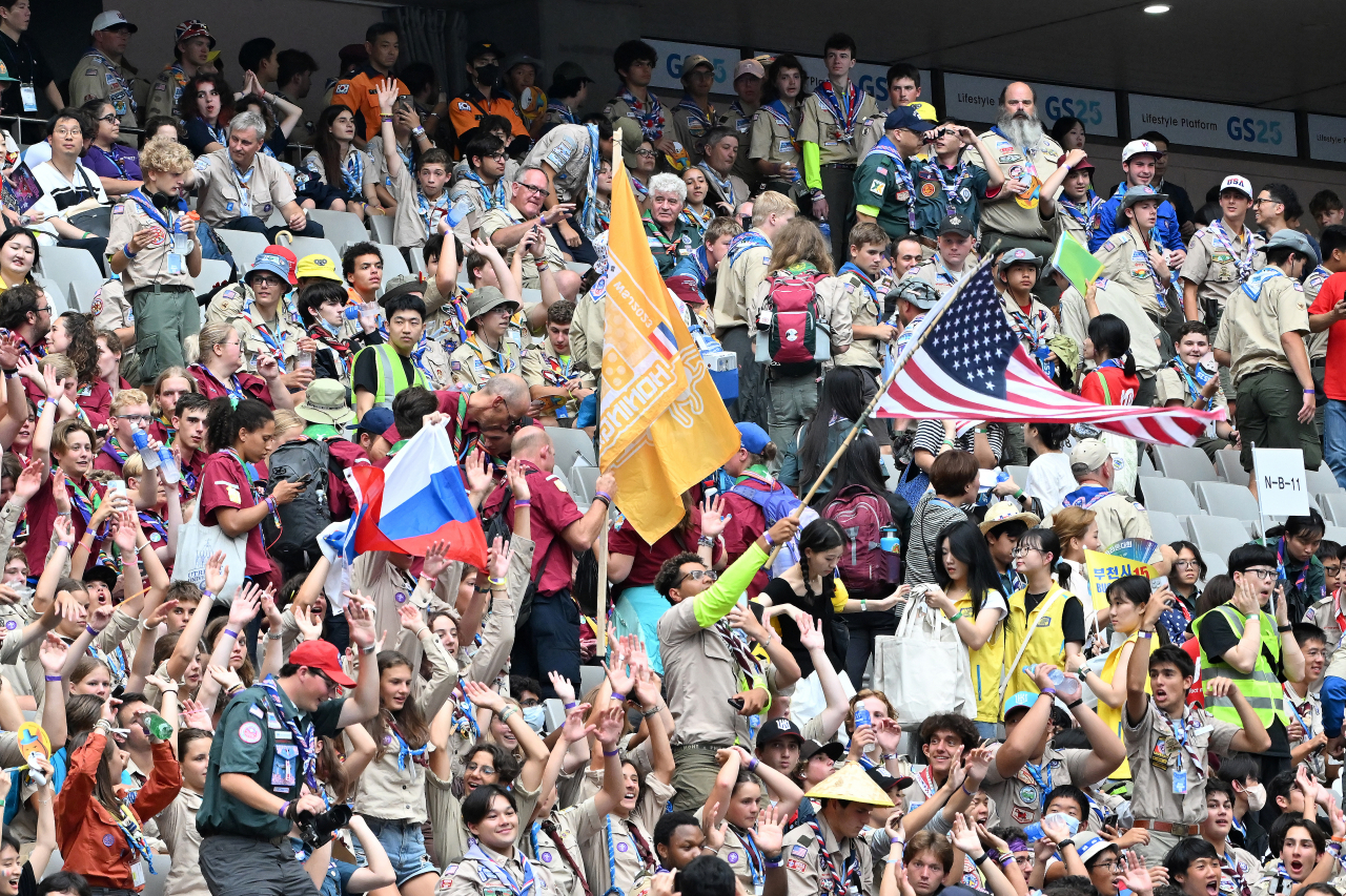 Participants of the 2023 World Scout Jamboree are at the closing ceremony of the event at Seoul World Cup Stadium on Friday. (Pool photo)