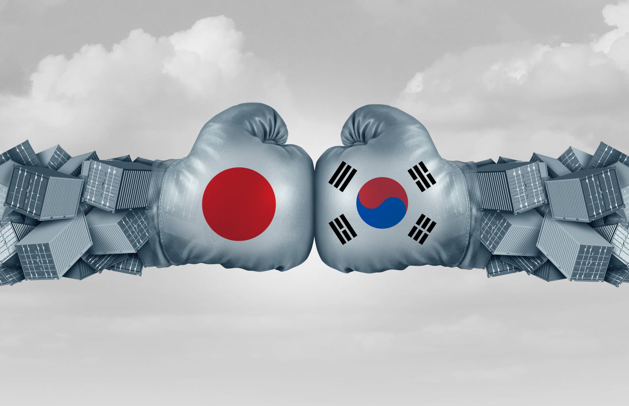Boxing gloves are illustrated with the flags of South Korea (right) and Japan. (123rf)