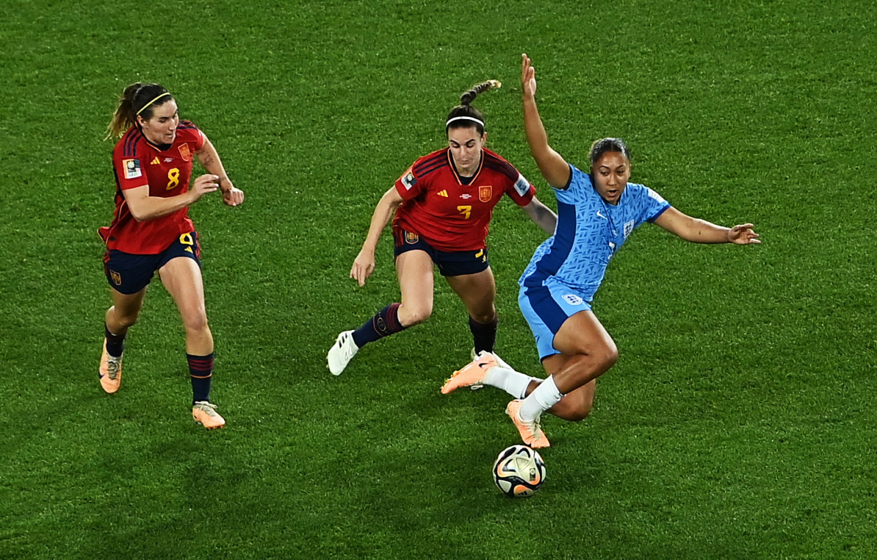 England's Lauren James in action with Spain's Teresa Abelleira and Mariona Caldentey at Stadium Australia, Sydney, Australia on August 20, 2023. (Reuters)