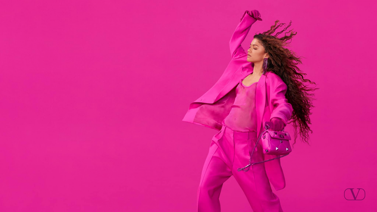 Valentino 2022 fall-winter pink campaign (Valentino)
