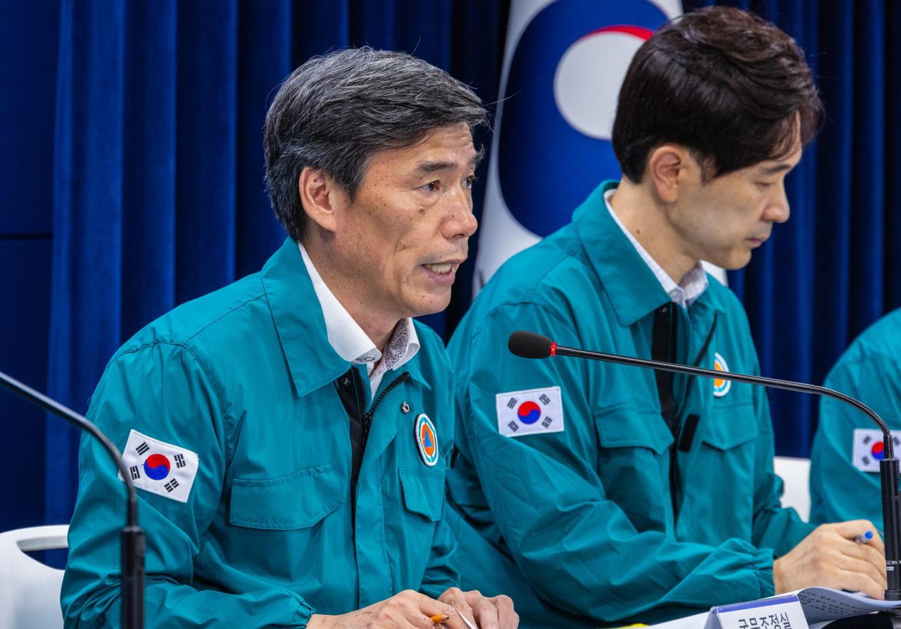 Park Ku-yeon (left), first vice minister of the South Korea Office for Government Policy Coordination, speaks during a press conference held at the Government Complex Seoul on Tuesday. (Yonhap)