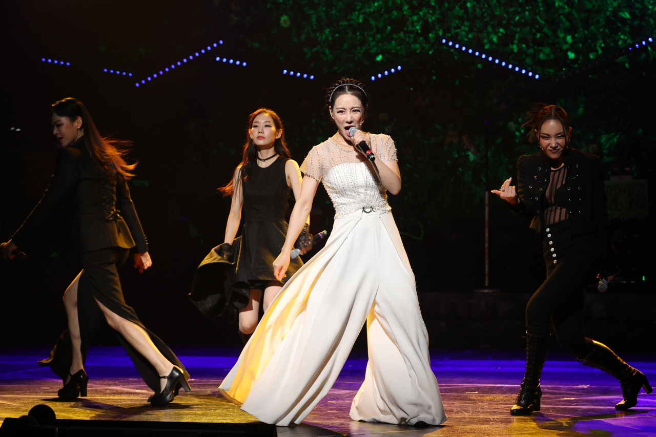Kim So-hyang performs Frida Kahlo in the musical 