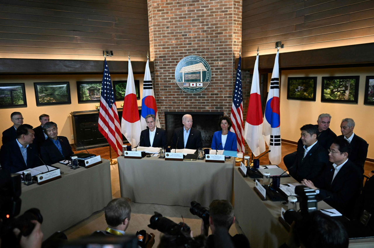 US President Joe Biden (center) speaks during a trilateral summit with Japanese Prime Minister Fumio Kishida (far right) and South Korean President Yoon Suk Yeol at Camp David, Maryland, on Aug. 18. (Photo - AFP)