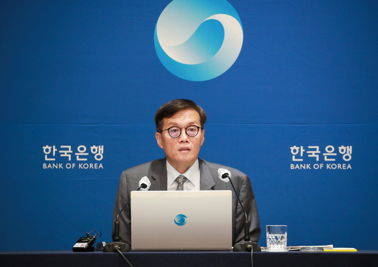 BOK Gov. Rhee Chang yong speaks at a press event held Thursday at the central bank's headquarters in Seoul. (Yonhap)