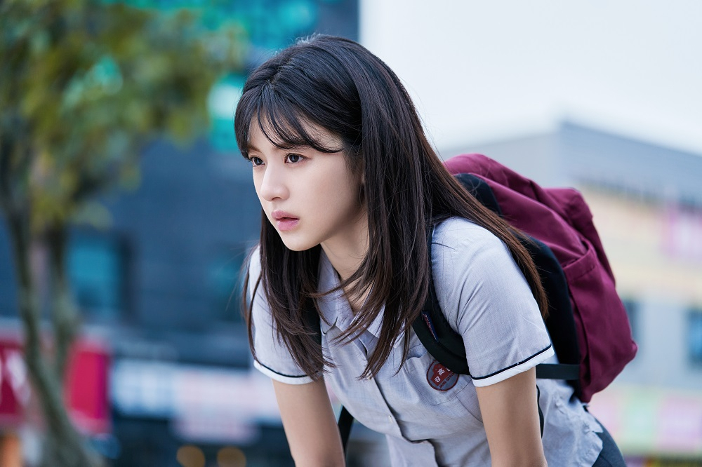 Go Youn-jung plays a high school student Jang Hui-soo in 