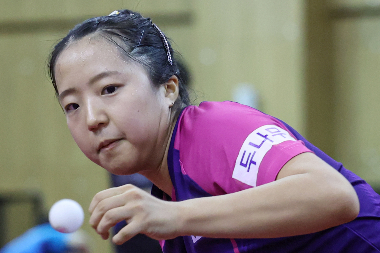 South Korean table tennis player Shin Yu-bin trains for the Hangzhou Asian Games at the National Training Center in Jincheon, North Chungcheong Province, on Aug. 24. (Yonhap)