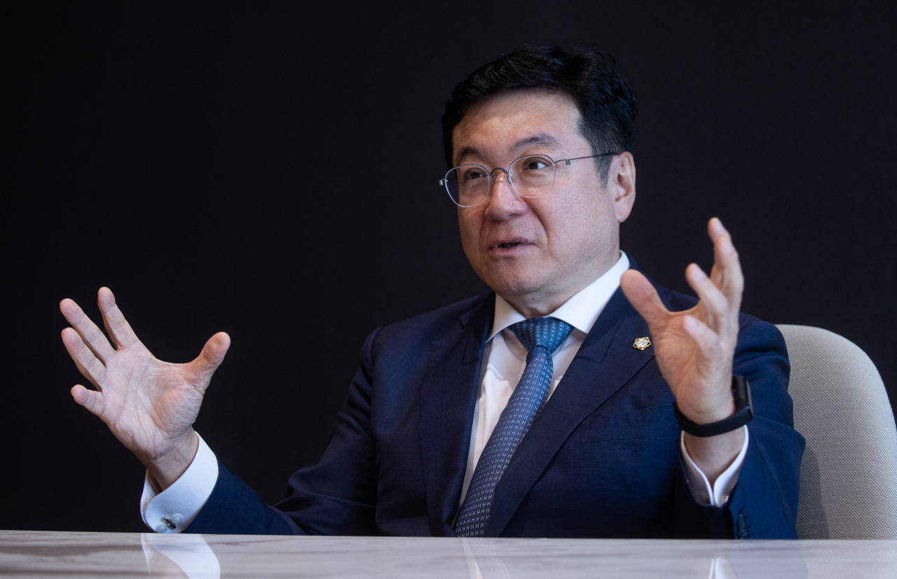 Lee Chan-hee, Chairman of Samsung Group's independent corporate compliance oversight committee, speaks in an interview with a local news agency in Seoul on Aug. 23. (Yonhap)